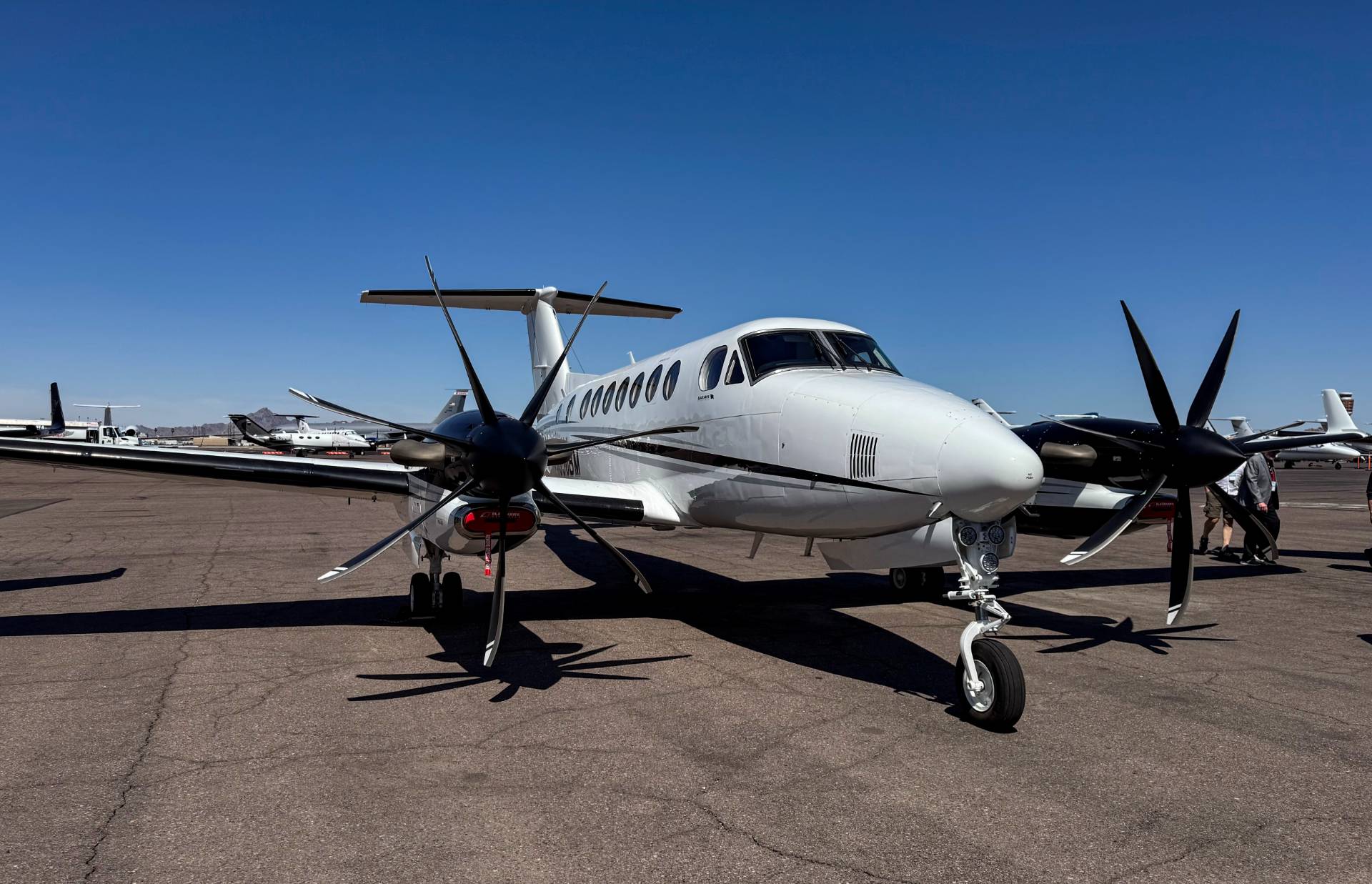 STC/stc_pic/beech_kingair_300_mtv47-3.jpg