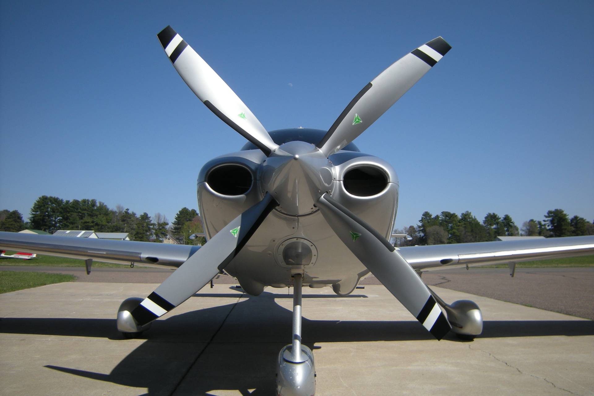 STC/stc_pic/cirrus_sr22.jpg